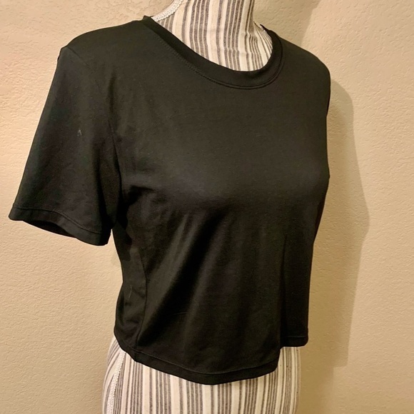 NEW Crop Top Large Black Short-Sleeved Lightweight Crewneck Stretch NWOT - Picture 4 of 12